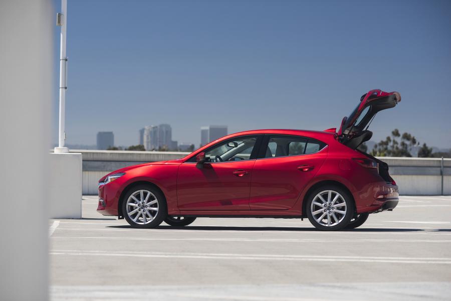  Mazda3 Hatchback 2016 года  (NA) (фото 4 из 24)